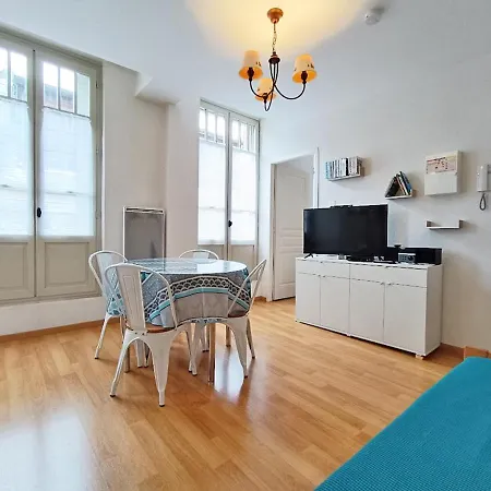 L'isard, T2, Centre Luchon, Wifi, Ascenseur, Casier A Ski, 4 Personnes * Bagnères-de-Luchon